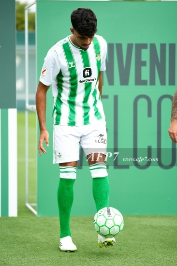 FOOTBALL - PRESENTATIONS NEW PLAYERS OF REAL BETIS BALOMPIE