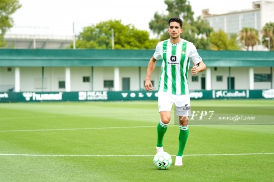 FOOTBALL - PRESENTATIONS NEW PLAYERS OF REAL BETIS BALOMPIE